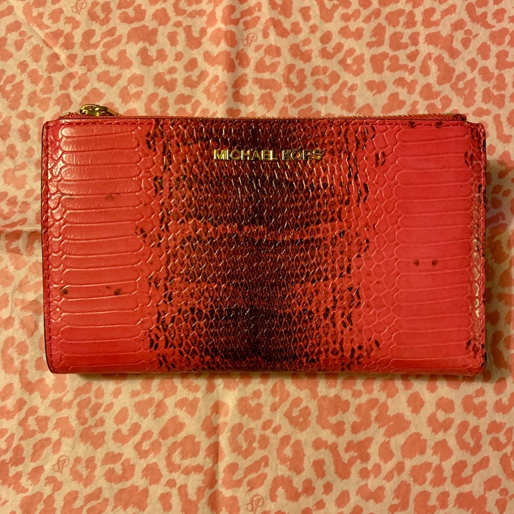 Michael Kors Adele Wrislet💕